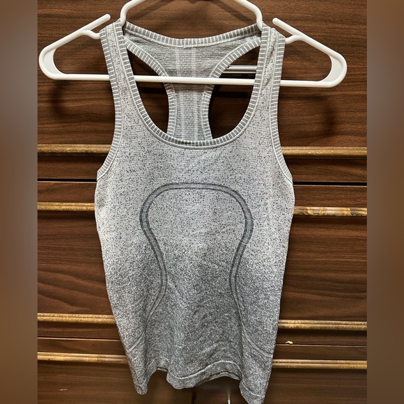 Lululemon Swiftly Tech Racerback Size 4 - Picture 1 of 6